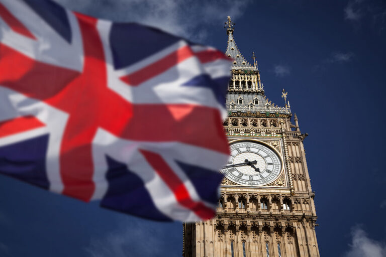 Big Ben and the British flag in London for a UK visa for Thai citizens